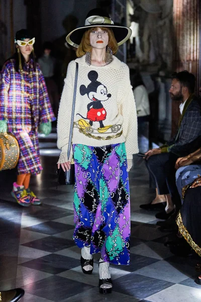 Look 24